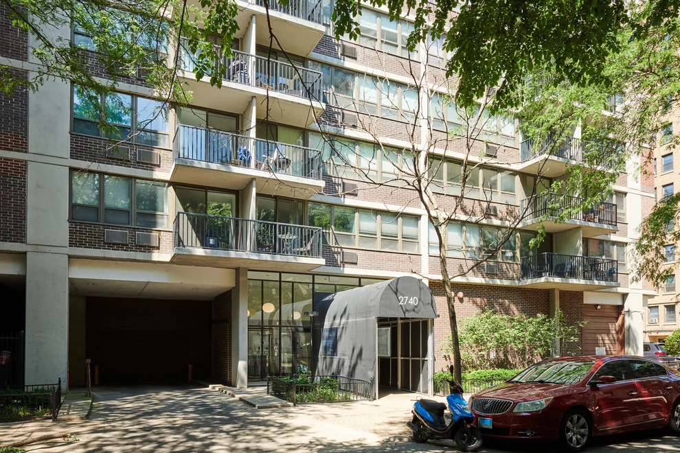 Unit for sale at 2740 N Pine Grove Avenue, Chicago, IL 60614