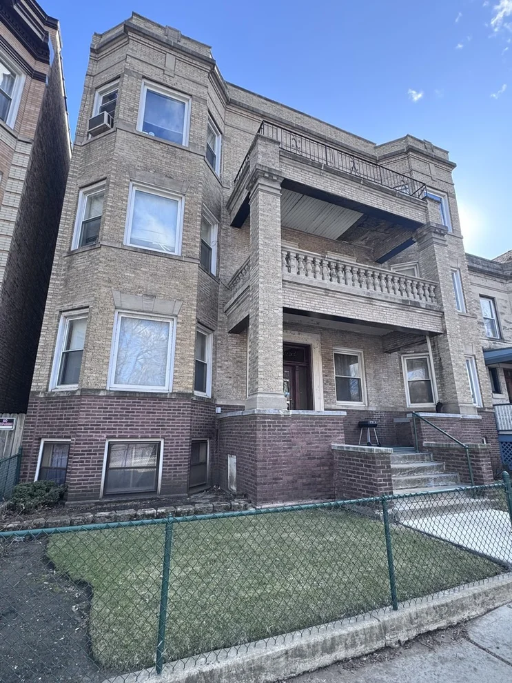 Unit for sale at 1235 W Foster Avenue, Chicago, IL 60640