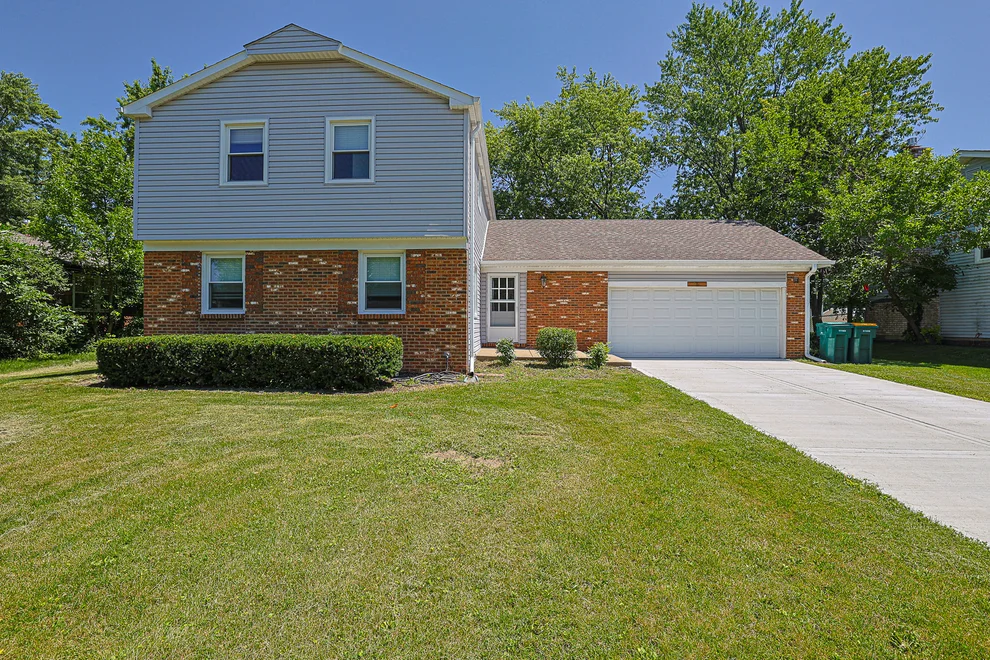 Unit for sale at 961 Twisted Oak Lane, Buffalo Grove, IL 60089