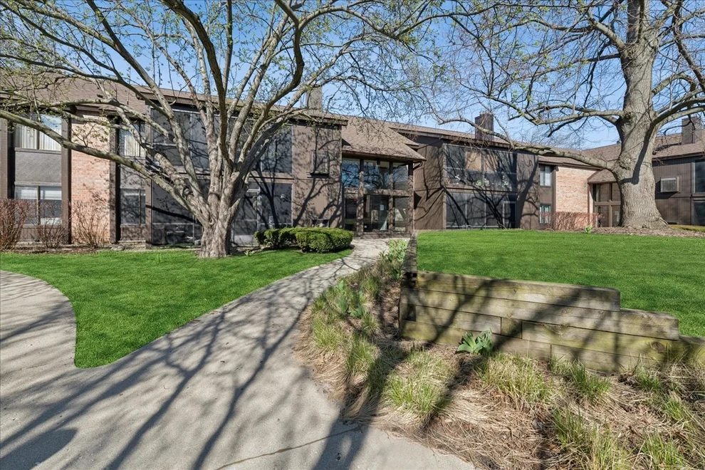 Unit for sale at 720 St. Andrews Lane, Crystal Lake, IL 60014