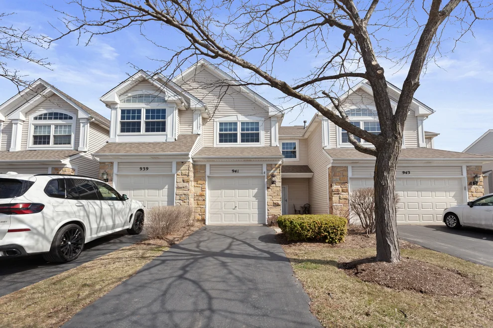 Unit for sale at 941 Mesa Drive, Lake In The Hills, IL 60156