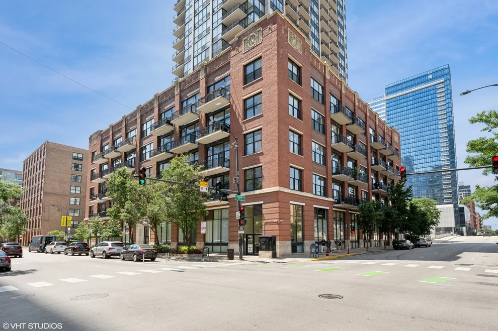 Unit for sale at 210 S DES PLAINES Street, Chicago, IL 60661