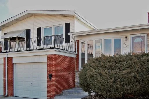 Unit for sale at 8949 ROBIN Drive, DES PLAINES, IL 60016