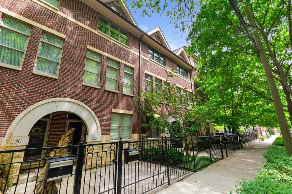 Unit for sale at 228 E Cullerton Street, Chicago, IL 60616