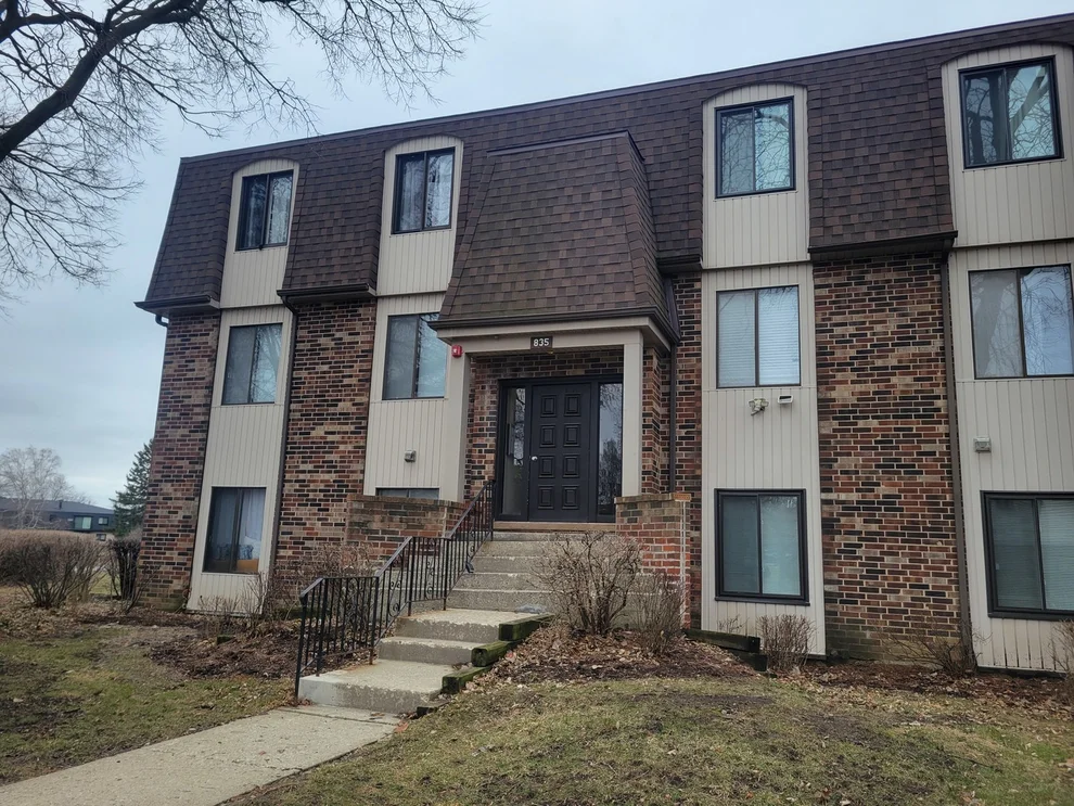 Unit for sale at 835 Waterview Circle, Vernon Hills, IL 60061