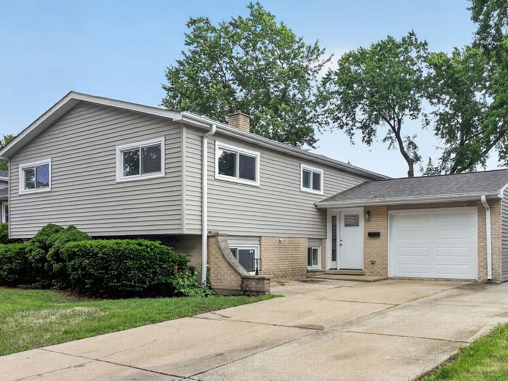 Unit for sale at 235 Norman Court, Des Plaines, IL 60016
