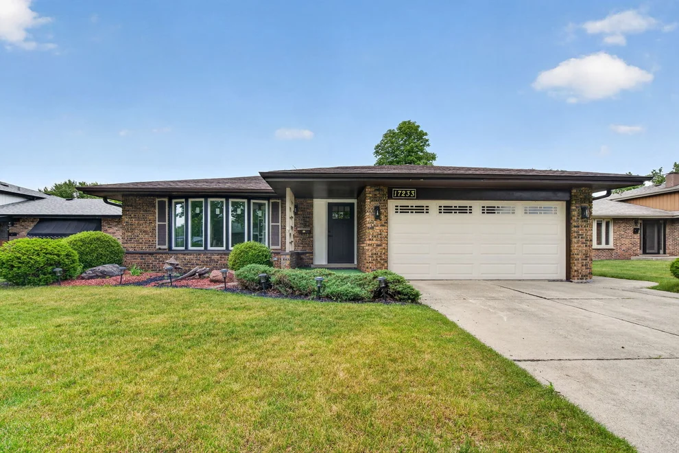 Unit for sale at 17233 Evans Avenue, South Holland, IL 60473