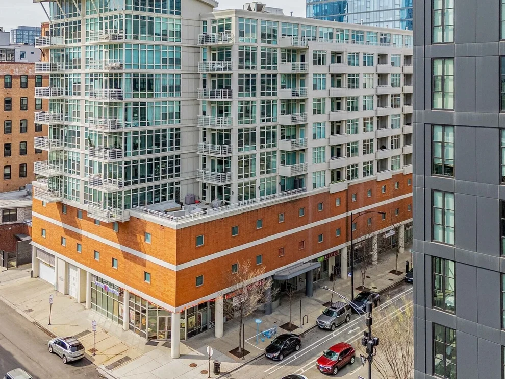 Unit for sale at 909 W Washington Boulevard, Chicago, IL 60607