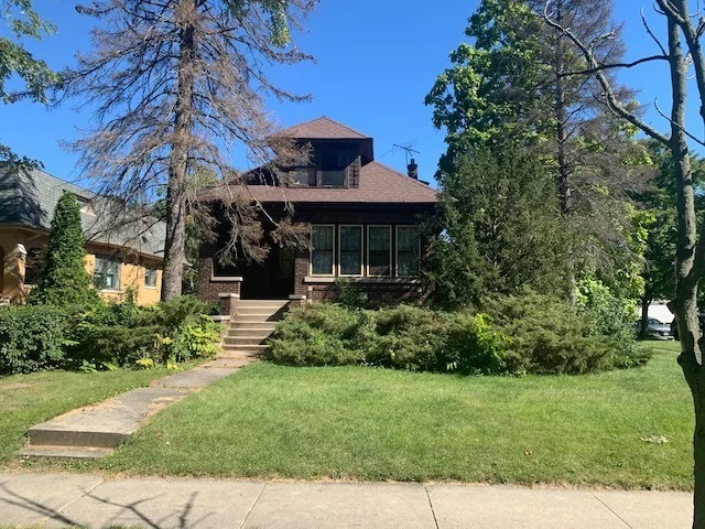 Unit for sale at 831 S Vine Avenue, Park Ridge, IL 60068