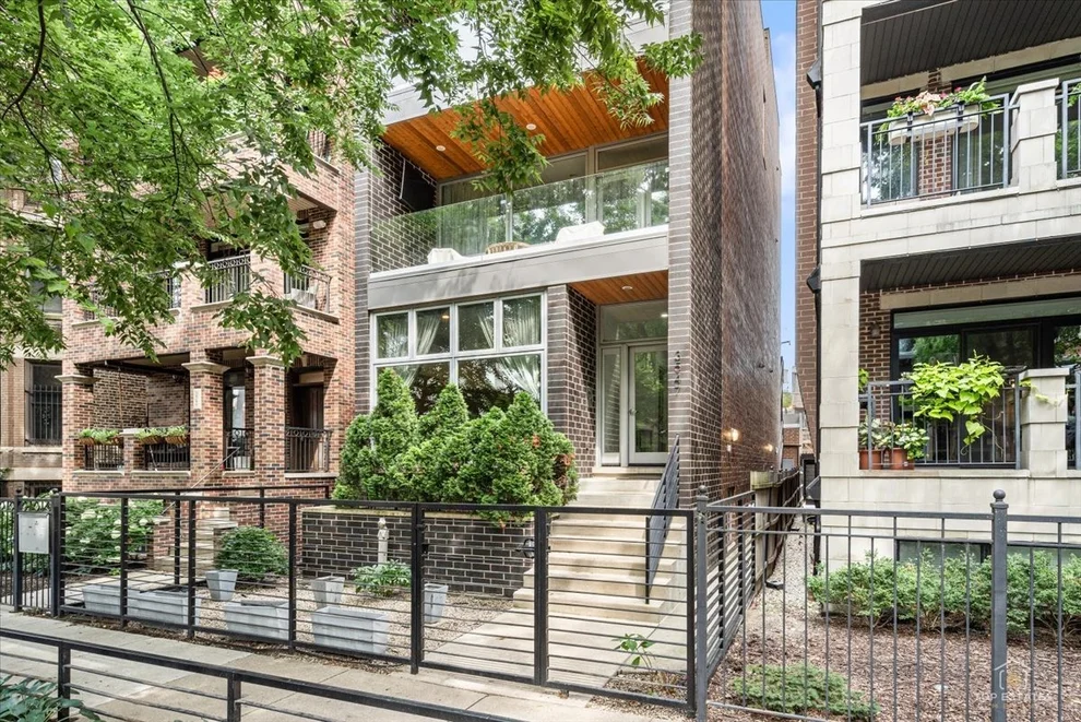 Unit for sale at 3547 N Reta Avenue, Chicago, IL 60657