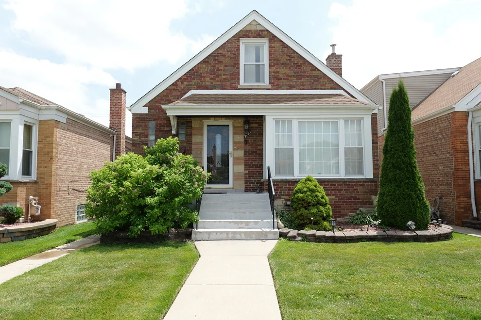 Unit for sale at 3223 W 84th Place, Chicago, IL 60652