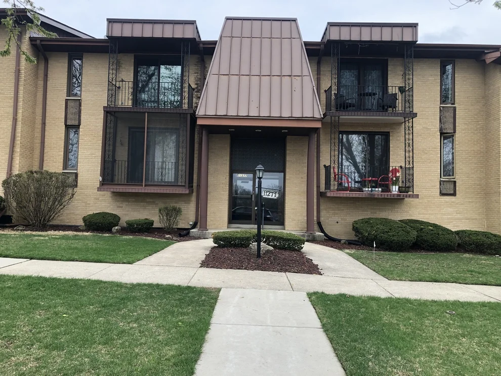 Unit for sale at 11277 S Roberts Road S, Palos Hills, IL 60465