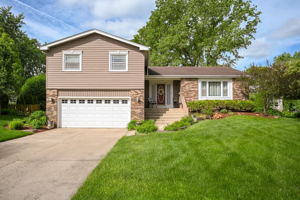 Unit for sale at 23W311 Edgewood Court, Glen Ellyn, IL 60137