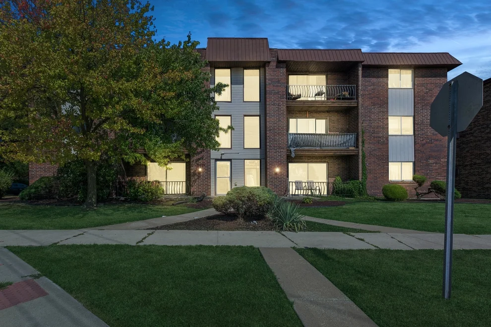 Unit for sale at 17701 Park Boulevard, Lansing, IL 60438