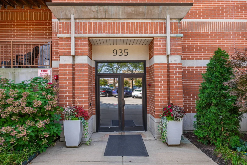 Unit for sale at 935 Burlington Avenue, Downers Grove, IL 60515