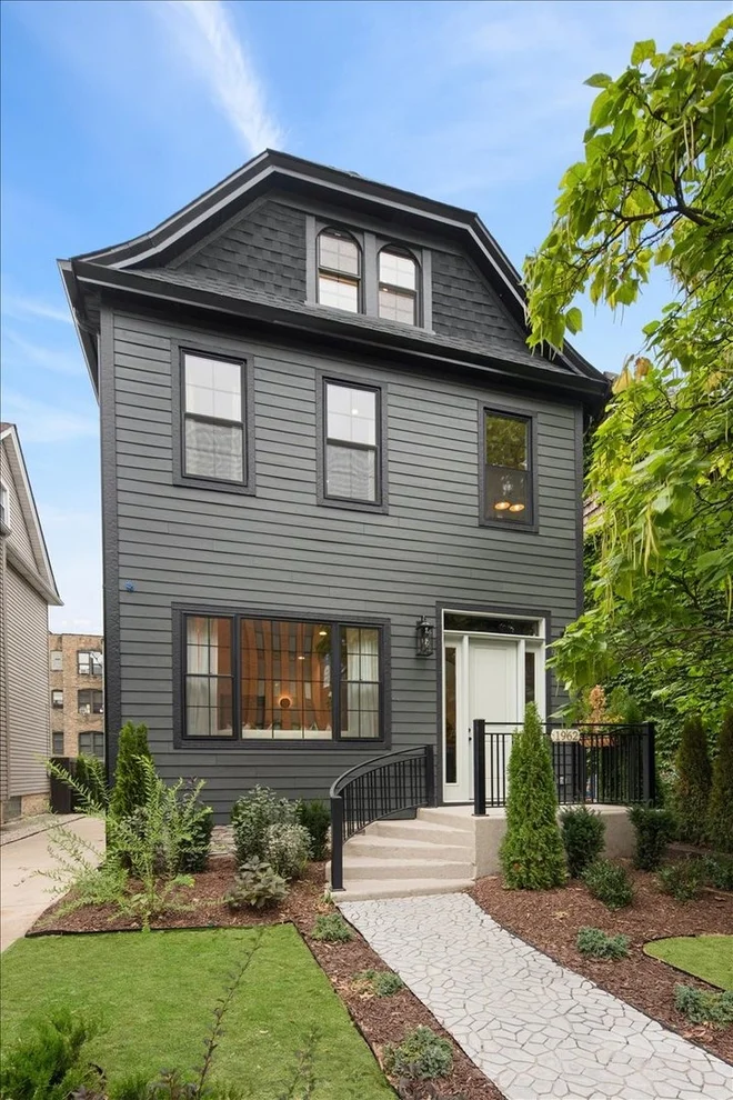 Unit for sale at 1962 W Wilson Avenue, Chicago, IL 60640
