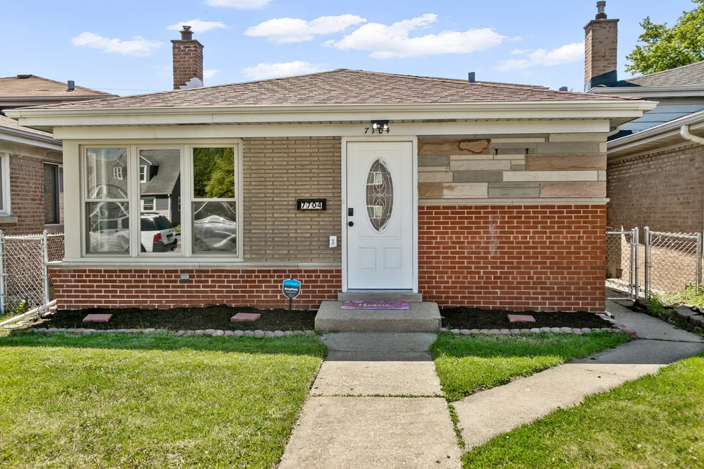 Unit for sale at 7704 Mcvicker Avenue, Burbank, IL 60459