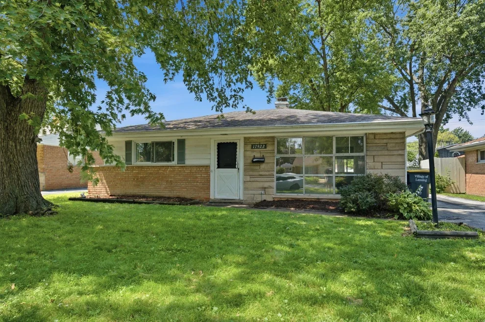 Unit for sale at 17922 Oakwood Avenue, Lansing, IL 60438
