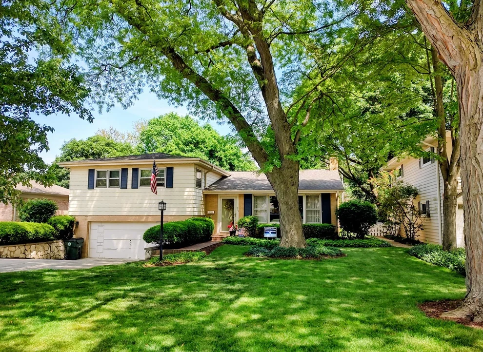 Unit for sale at 311 N Beverly Lane, Arlington Heights, IL 60004