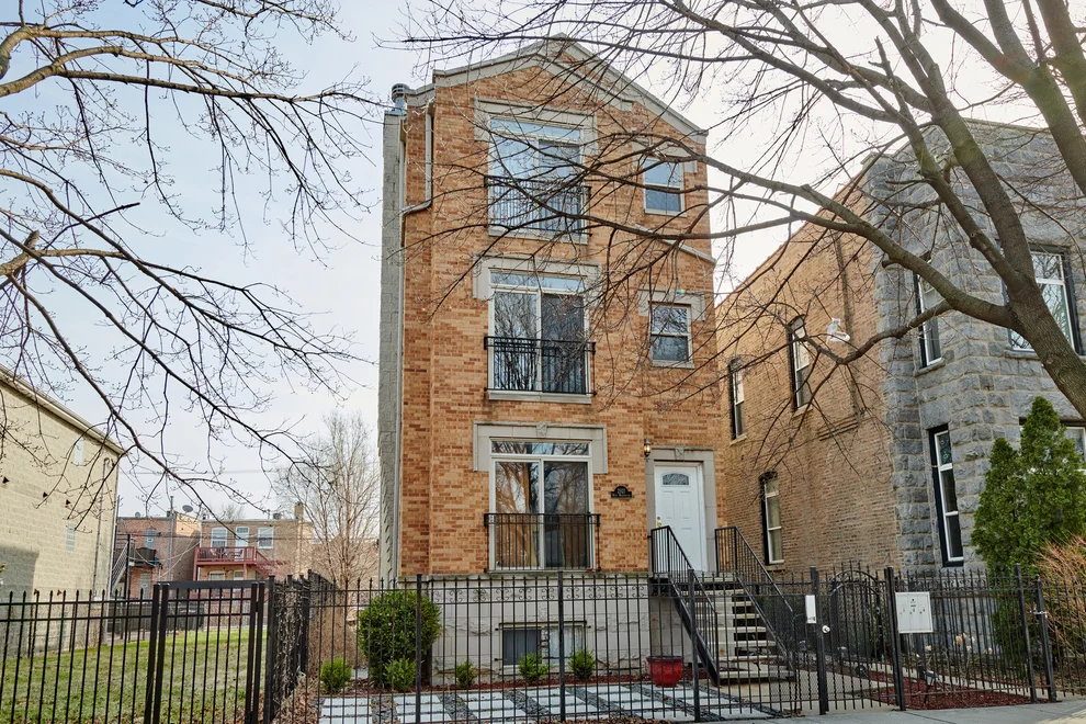 Unit for sale at 2921 W Washington Boulevard, Chicago, IL 60612