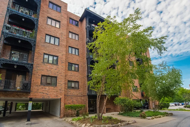 Unit for sale at 9331 Landings Lane, DES PLAINES, IL 60016