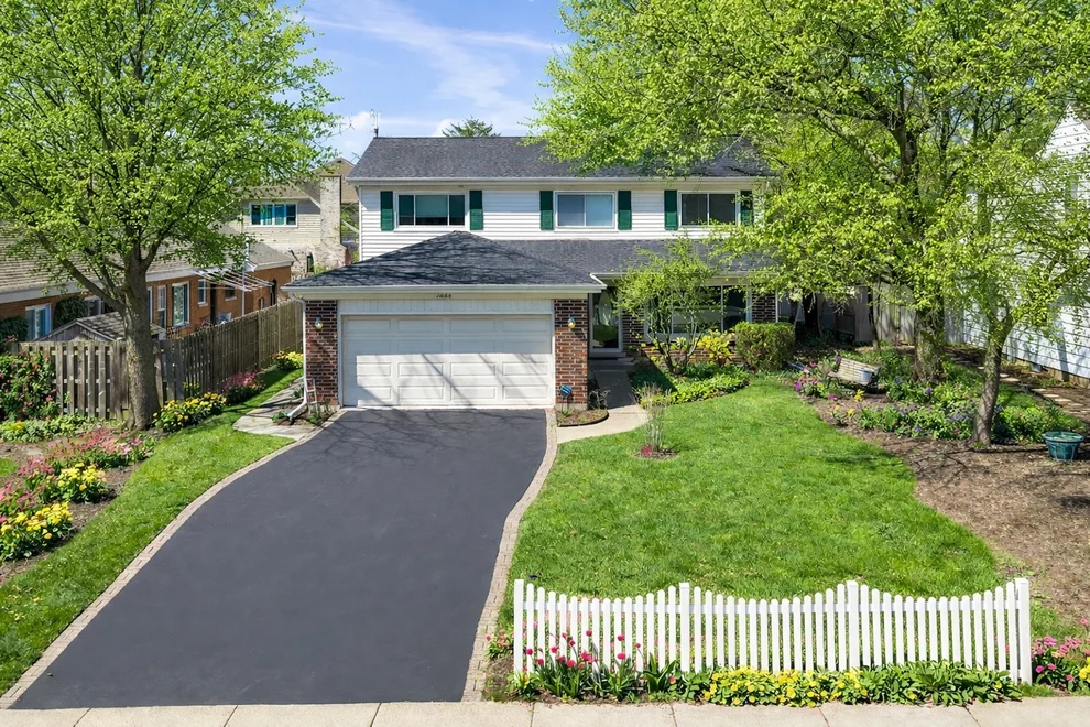 Unit for sale at 1008 Oxford Road, Deerfield, IL 60015