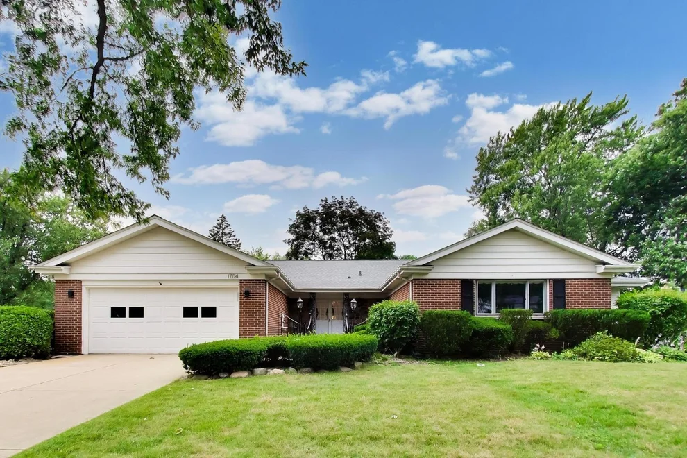Unit for sale at 1704 Sunnyside Circle, Northbrook, IL 60062