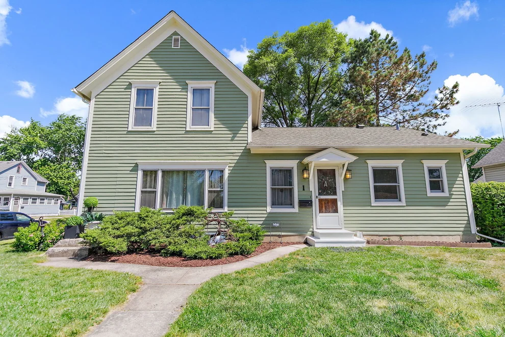 Unit for sale at 1 Adams Street, East Dundee, IL 60118