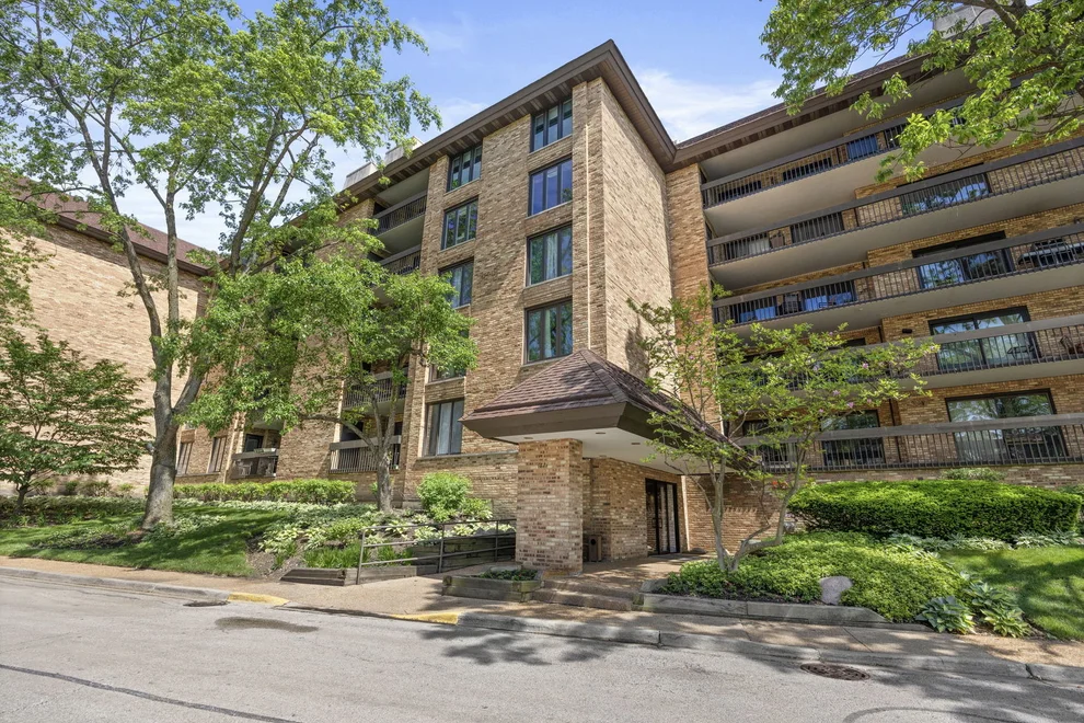 Unit for sale at 1671 Mission Hills Road, Northbrook, IL 60062