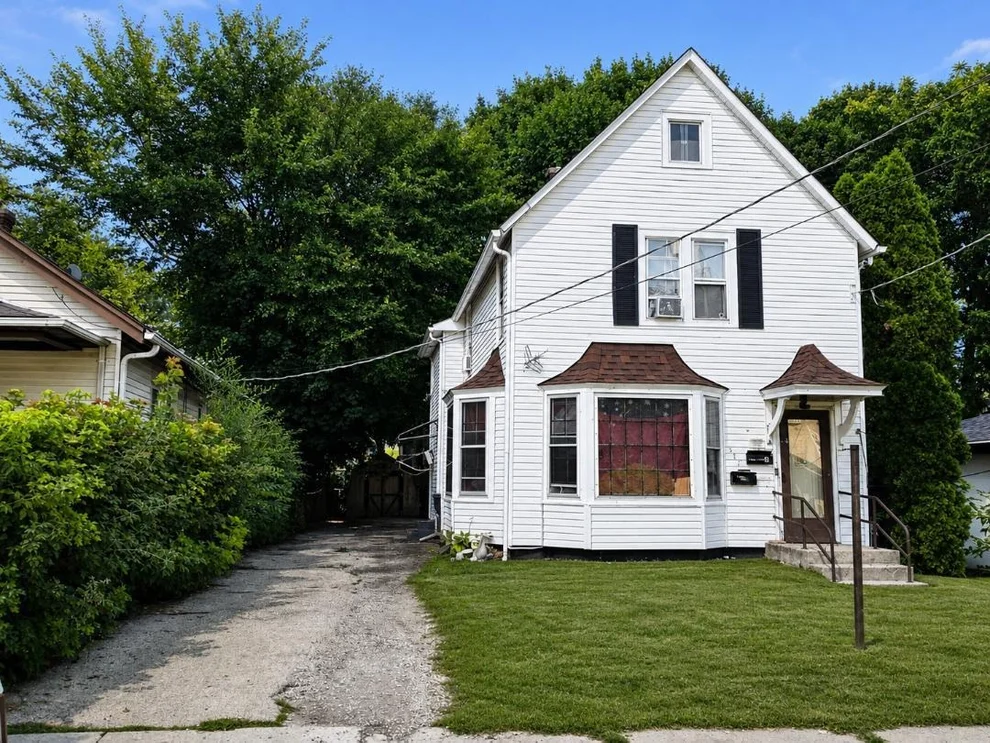 Unit for sale at 517 N Jackson Street, Waukegan, IL 60085