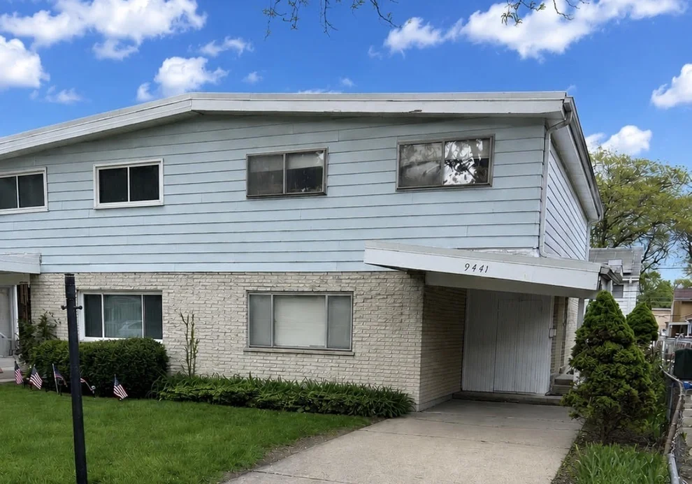 Unit for sale at 9441 Meadow Lane, Des Plaines, IL 60016