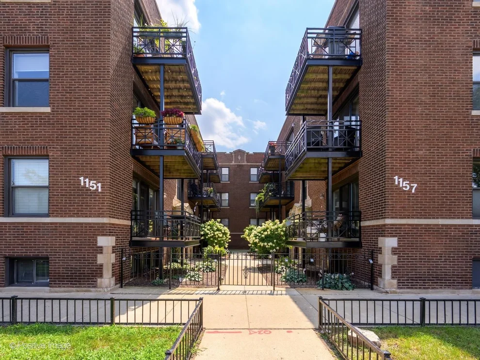 Unit for sale at 1151 W Grace Street, Chicago, IL 60613