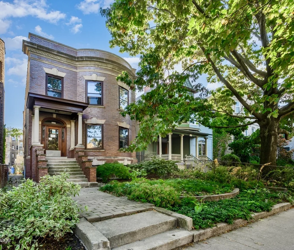 Unit for sale at 4327 N Kenmore Avenue, Chicago, IL 60613