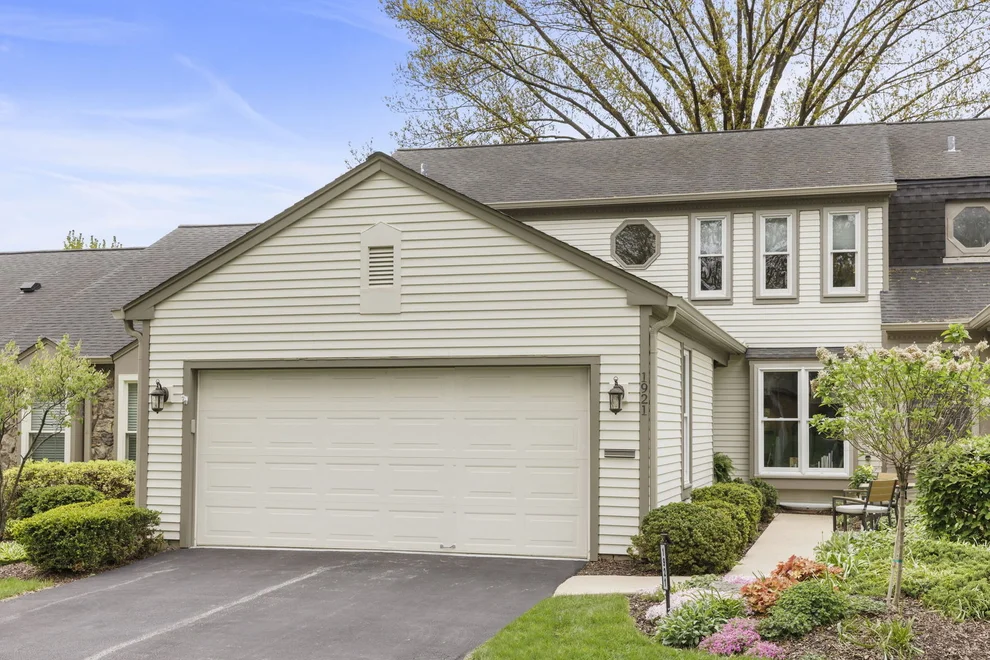 Unit for sale at 1921 Wexford Circle, Wheaton, IL 60189