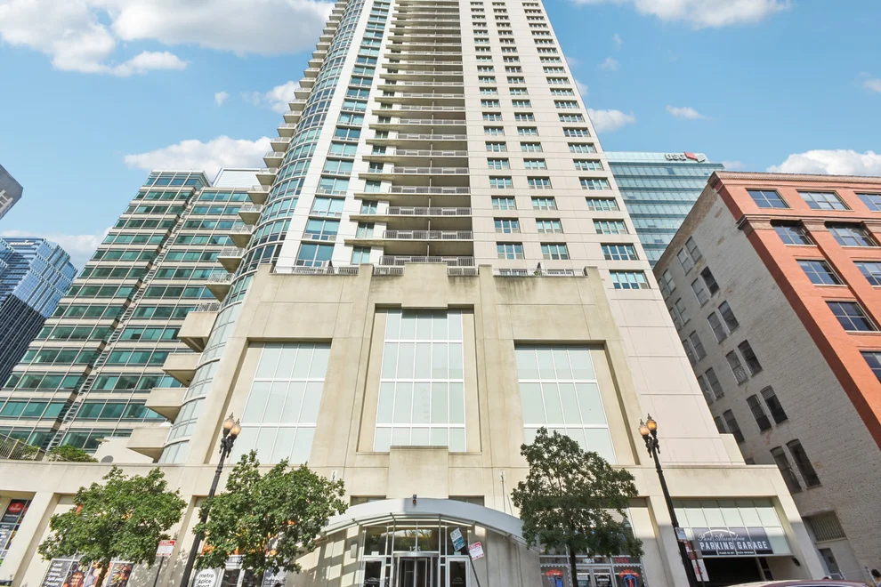 Unit for sale at 125 S Jefferson Street, Chicago, IL 60661