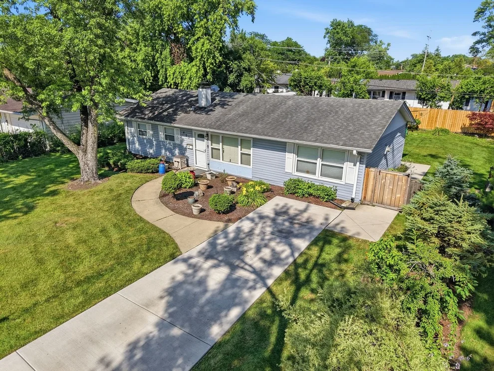 Unit for sale at 403 Hazelwood Lane, Glenview, IL 60025