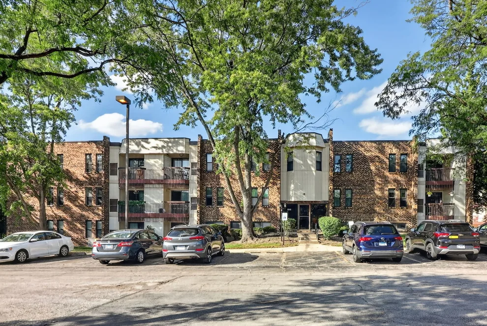 Unit for sale at 2212 Country Club Drive, Woodridge, IL 60517