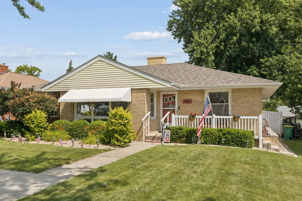 Unit for sale at 620 E 10th Street, Lockport, IL 60441