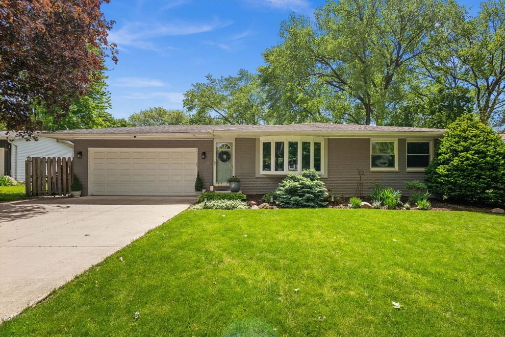 Unit for sale at 1515 Jewel Avenue, St. Charles, IL 60174