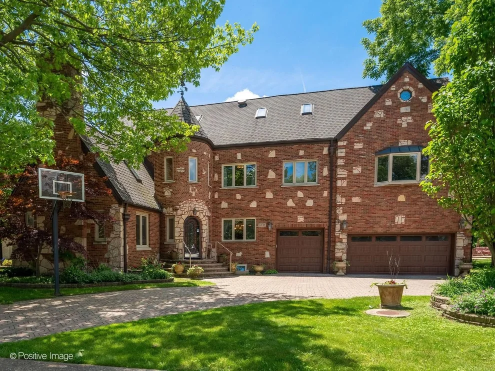 Unit for sale at 6738 N Sauganash Avenue, Lincolnwood, IL 60712