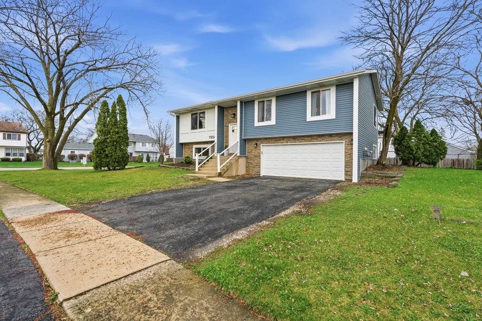 Unit for sale at 7654 W Moorefield Drive, Frankfort, IL 60423