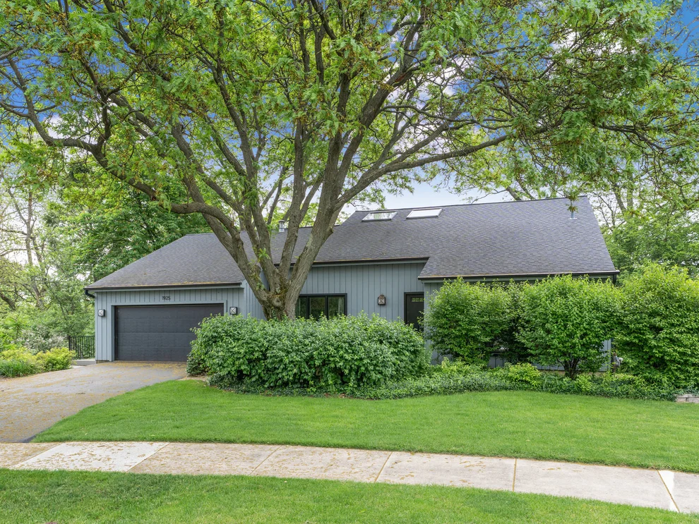 Unit for sale at 1925 Pine Road, Lisle, IL 60532