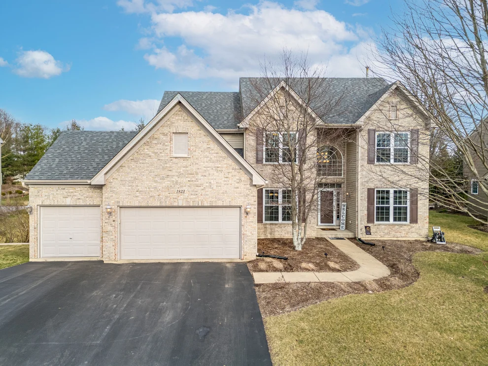 Unit for sale at 1823 Kings Gate Lane, Crystal Lake, IL 60014