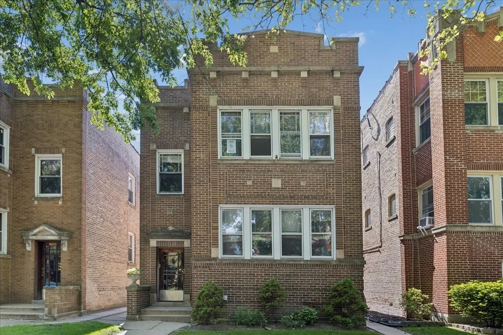 Unit for sale at 5030 N Ridgeway Avenue, Chicago, IL 60625