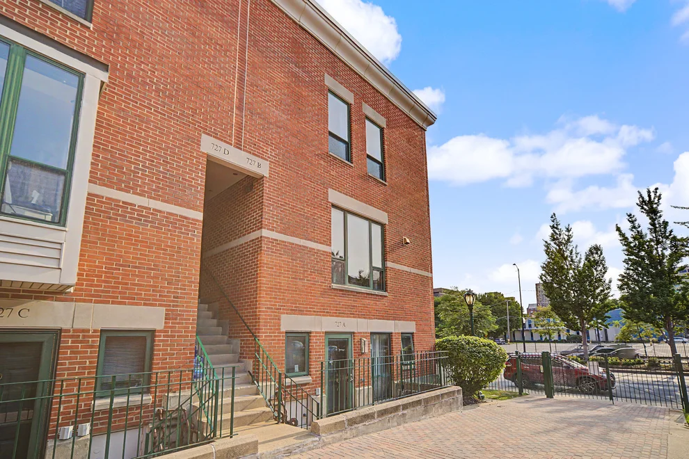 Unit for sale at 727 S Ashland Avenue, Chicago, IL 60607