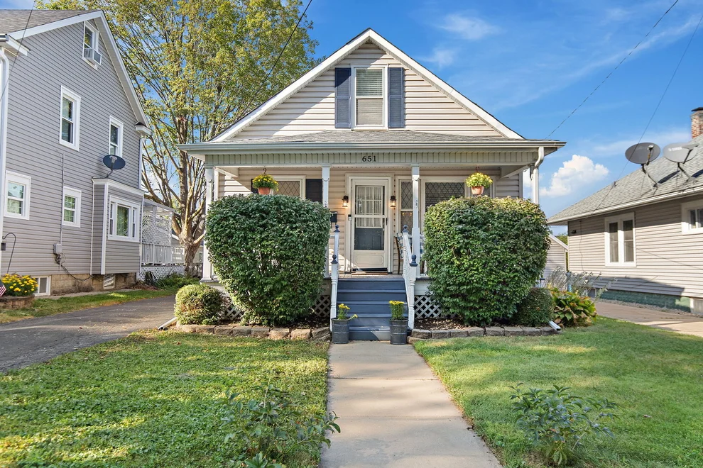 Unit for sale at 651 W New York Street, Aurora, IL 60506