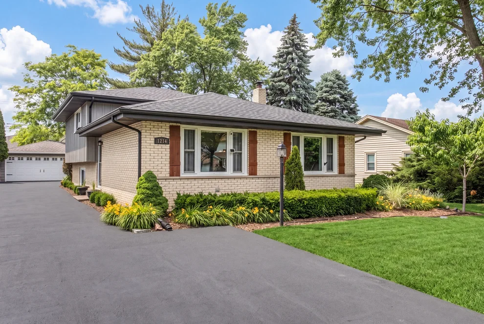 Unit for sale at 1214 S Pine Avenue, Arlington Heights, IL 60005