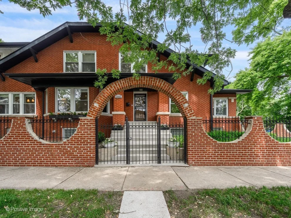 Unit for sale at 5002 N Central Park Avenue, Chicago, IL 60625