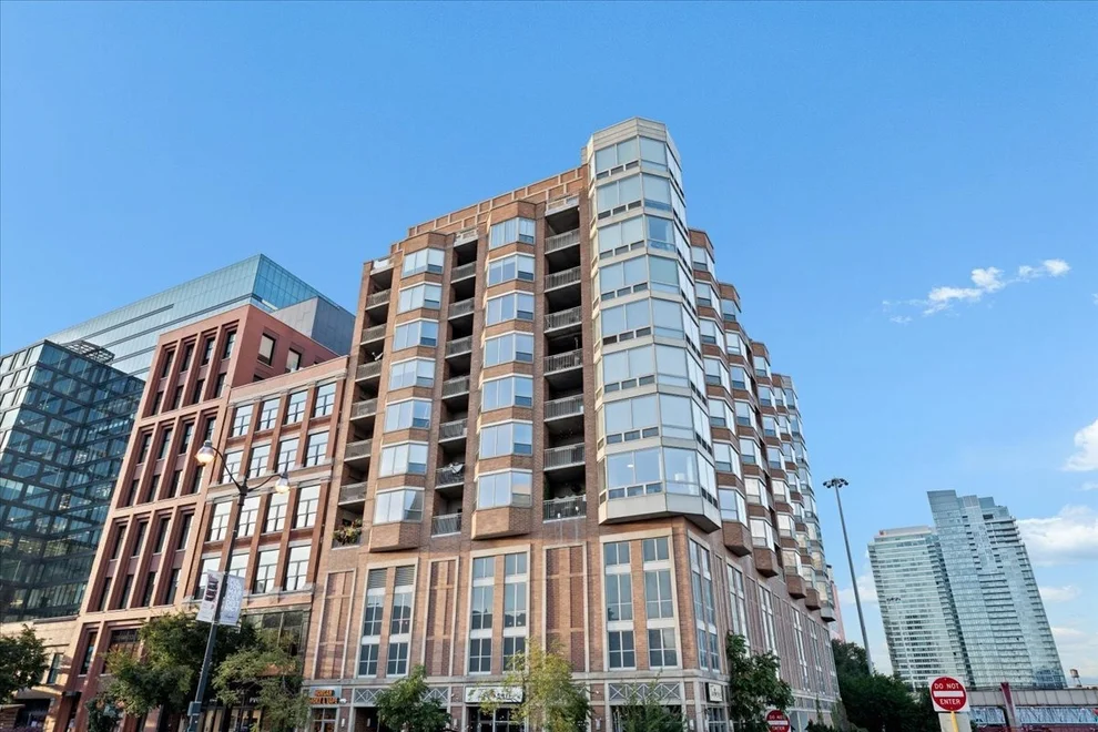Unit for sale at 720 W RANDOLPH Street, Chicago, IL 60661