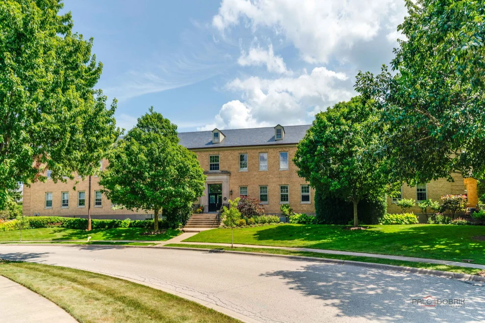 Unit for sale at 25 Ronan Road, Highwood, IL 60040
